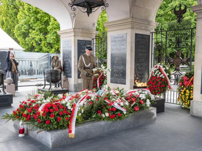 媒体：德国给高市上了一堂课 正视历史永无止境